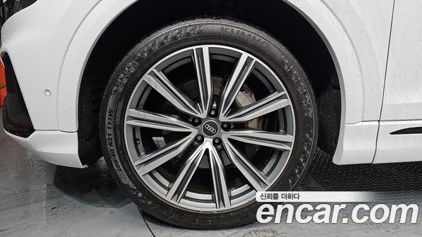 Audi Q8 2021, фото 5