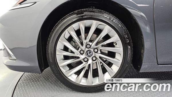 Lexus ES 2023, фото 5
