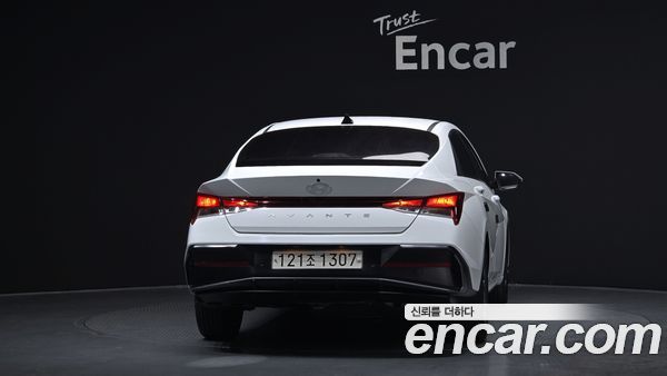 Hyundai Elantra 2024, фото 4