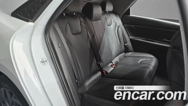 Hyundai Elantra 2024, фото 12