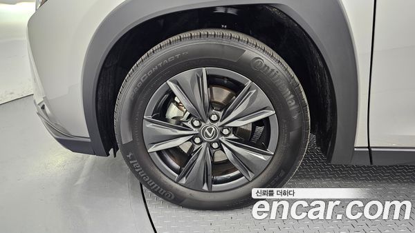 Lexus UX 2026, фото 5