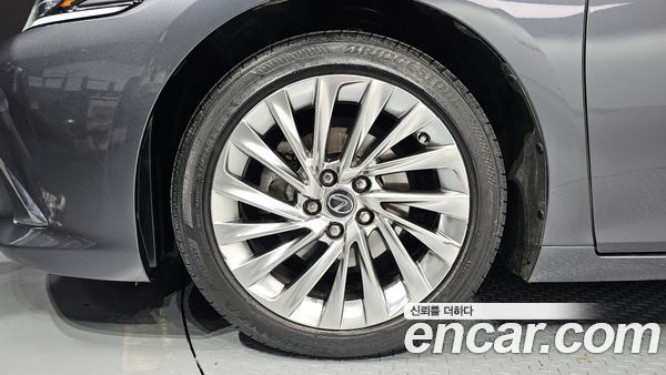 Lexus ES 2023, фото 5
