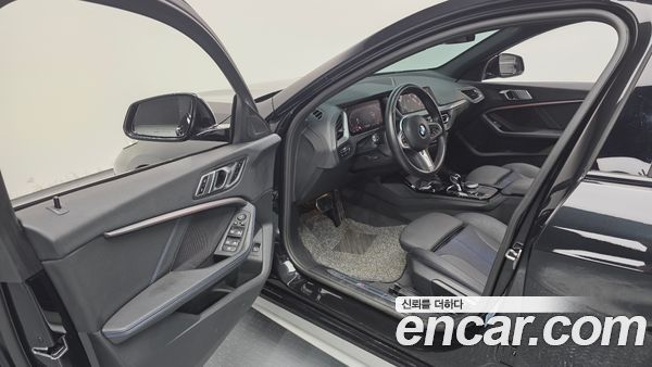 BMW 1 Series 2023, фото 11