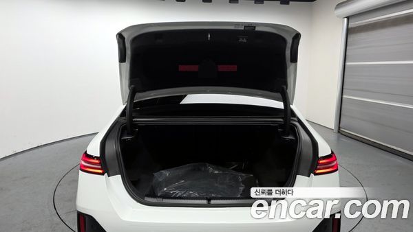 BMW 5 Series 2025, фото 20