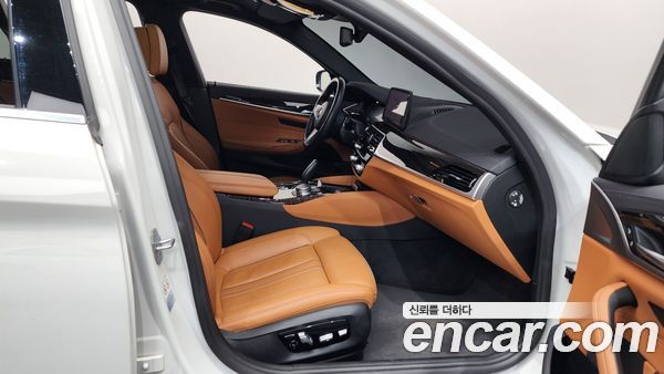 BMW 5 Series 2022, фото 10