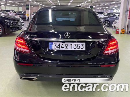 Mercedes-Benz E-Class 2020, фото 5