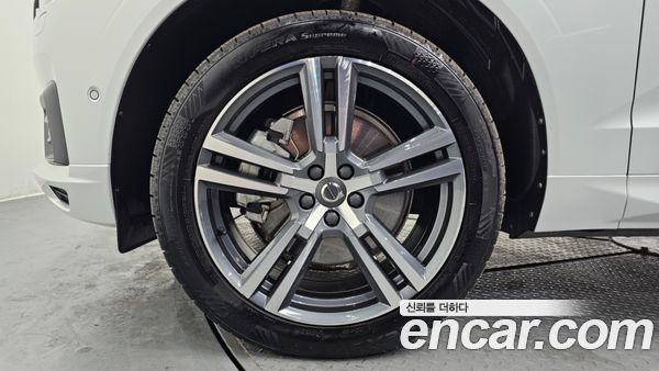 Volvo XC60 2021, фото 5