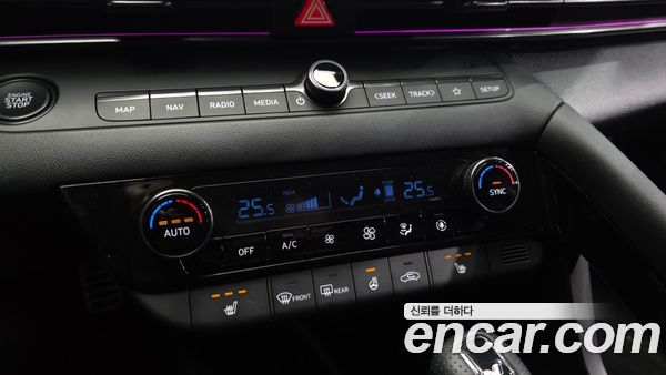 Hyundai Elantra 2022, фото 17