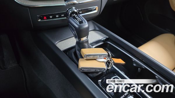 Volvo XC60 2020, фото 9