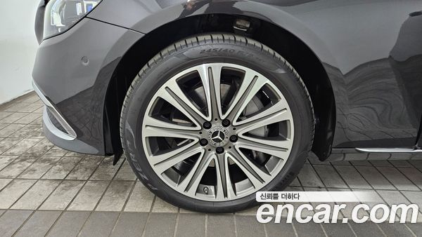 Mercedes-Benz E-Class 2023, фото 5