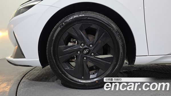 Hyundai Elantra 2023, фото 5