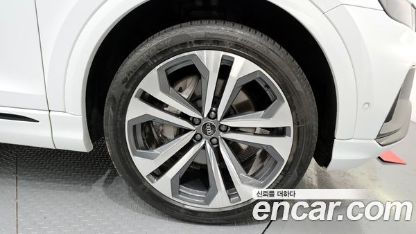 Audi Q8 2023, фото 5