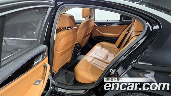 BMW 5 Series 2022, фото 11
