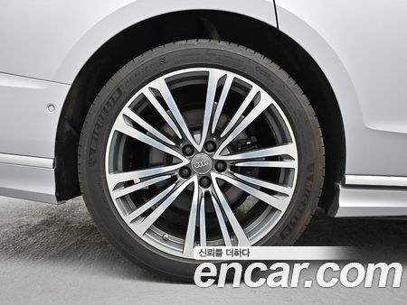 Audi A8 2021, фото 17