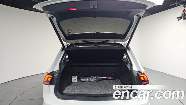 Volkswagen Tiguan 2021, фото 25