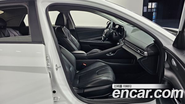 Hyundai Elantra 2021, фото 17