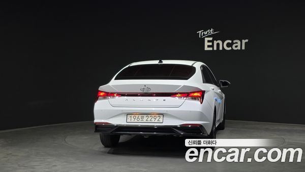 Hyundai Elantra 2023, фото 4