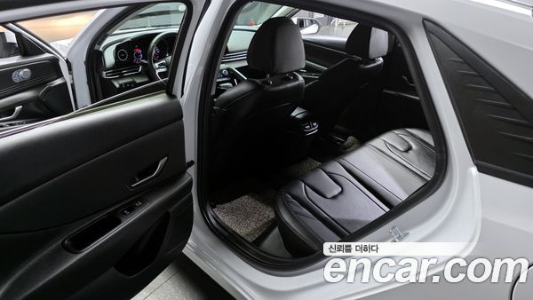 Hyundai Elantra 2023, фото 17