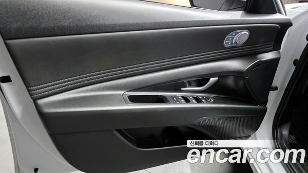 Hyundai Elantra 2023, фото 14