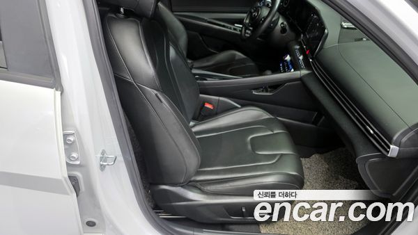 Hyundai Elantra 2023, фото 16