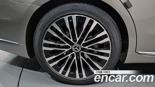 Mercedes-Benz S-Class 2022, фото 4