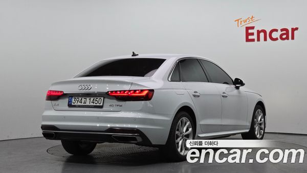 Audi A4 2023, фото 2