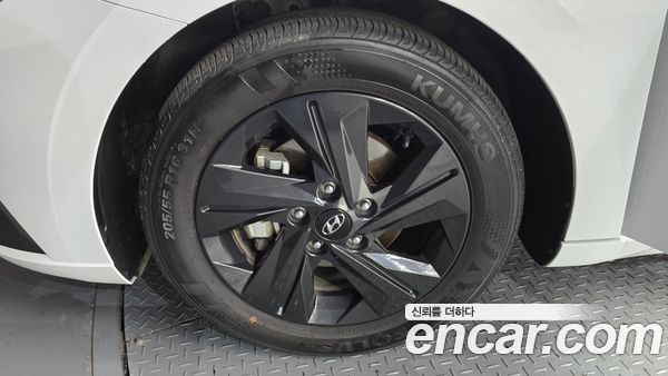 Hyundai Elantra 2023, фото 5