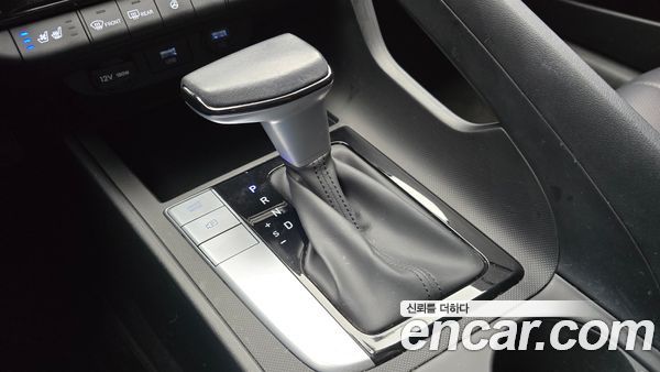 Hyundai Elantra 2023, фото 12