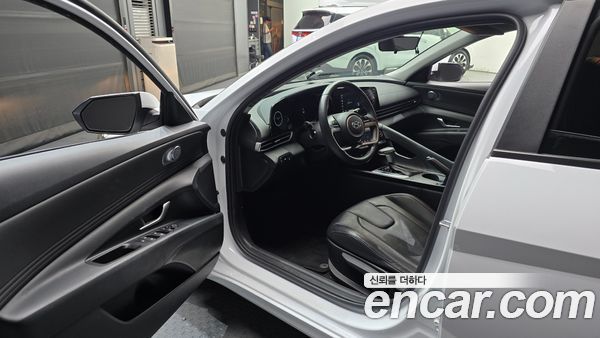Hyundai Elantra 2023, фото 13