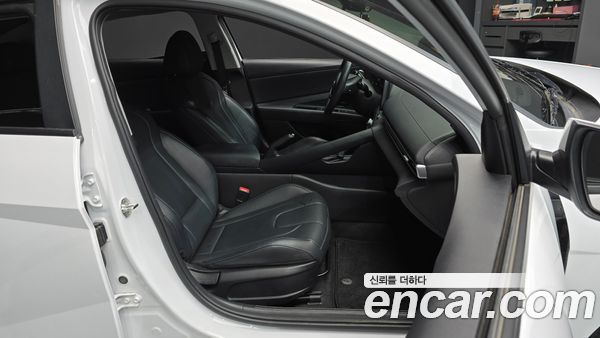 Hyundai Elantra 2023, фото 17