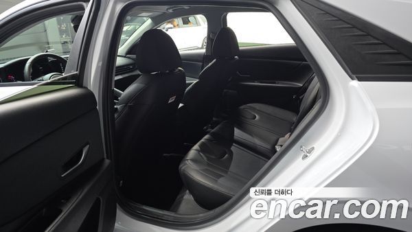 Hyundai Elantra 2023, фото 16
