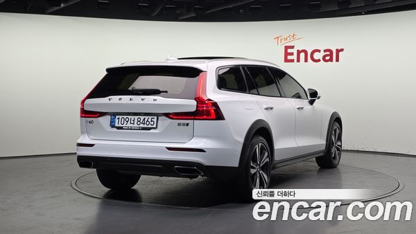 Volvo V60 2021, фото 2