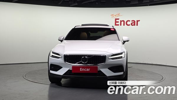 Volvo V60 2021, фото 3