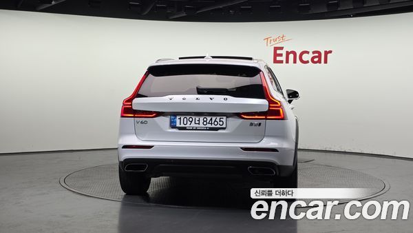 Volvo V60 2021, фото 4