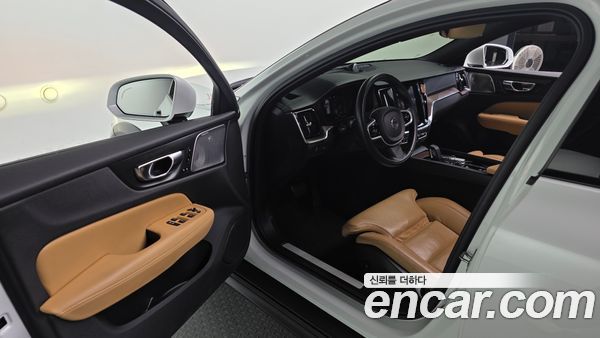 Volvo V60 2021, фото 13
