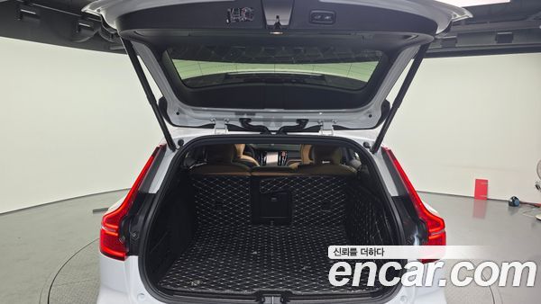 Volvo V60 2021, фото 26