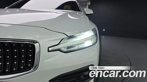 Volvo V60 2021, фото 8
