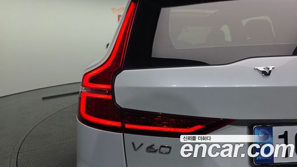 Volvo V60 2021, фото 9