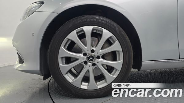 Mercedes-Benz E-Class 2020, фото 5