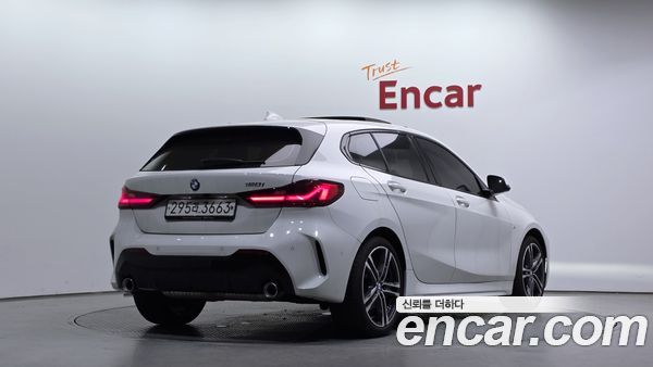 BMW 1 Series 2023, фото 2