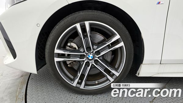 BMW 1 Series 2023, фото 5