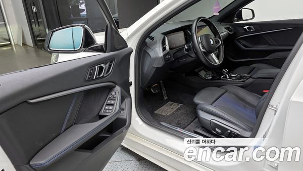 BMW 1 Series 2023, фото 13