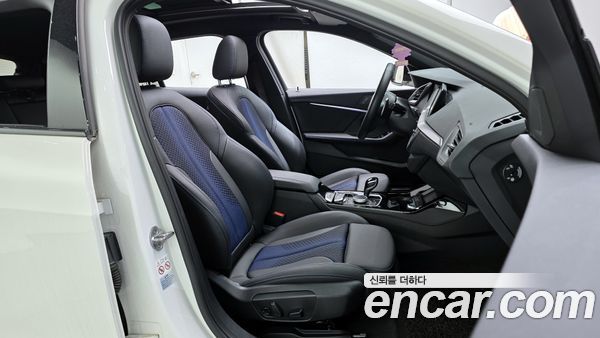 BMW 1 Series 2023, фото 16