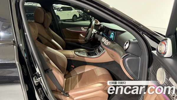 Mercedes-Benz E-Class 2023, фото 8