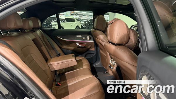 Mercedes-Benz E-Class 2023, фото 9