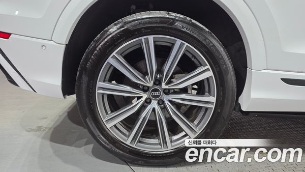 Audi Q8 2021, фото 5