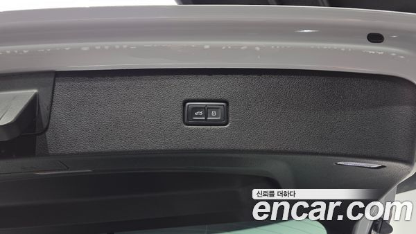Audi Q8 2021, фото 20