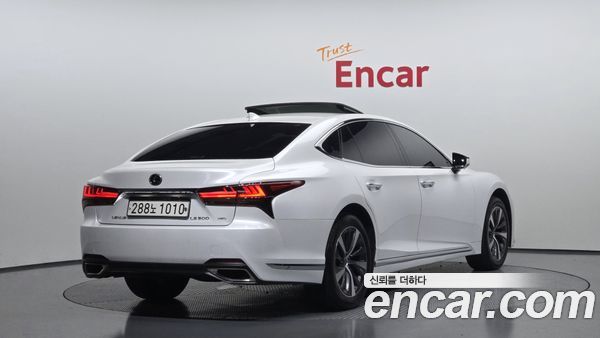 Lexus LS 2022, фото 2
