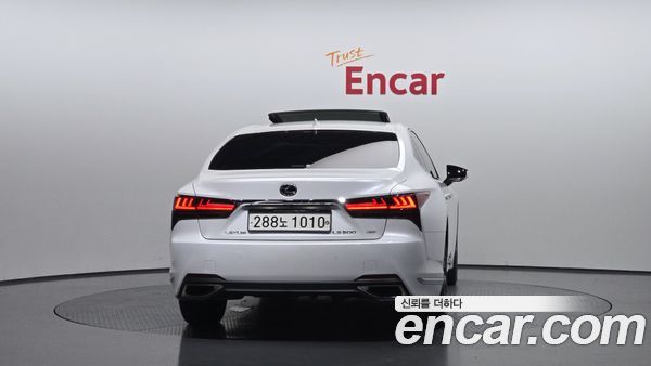 Lexus LS 2022, фото 4