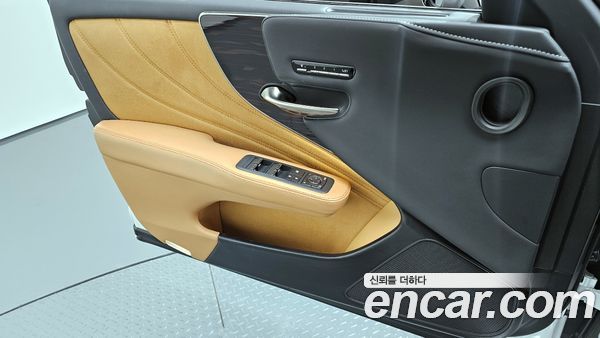 Lexus LS 2022, фото 14